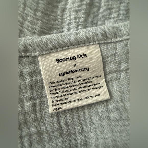 New - Light blue baby muslin swaddle blanket - Picture 4 of 5